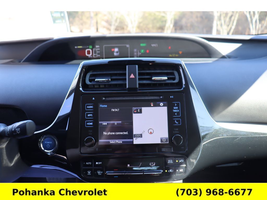 Vehicle image 10 of 32