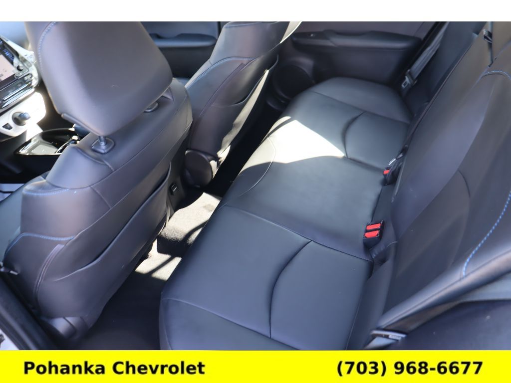 Vehicle image 23 of 32