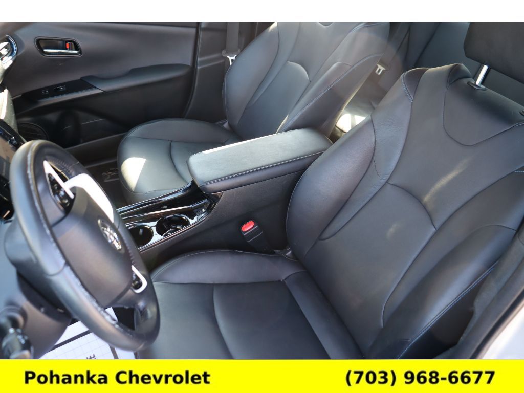 Vehicle image 19 of 32