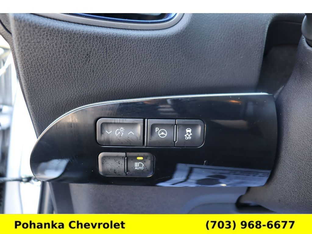 Vehicle image 16 of 32