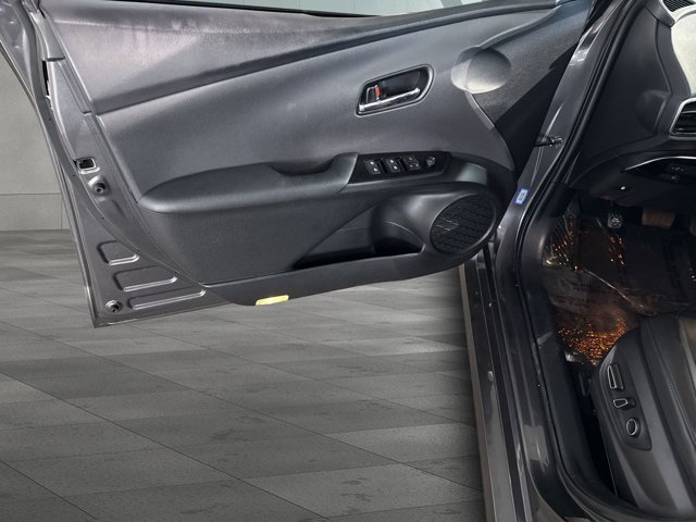 Vehicle image 21 of 25