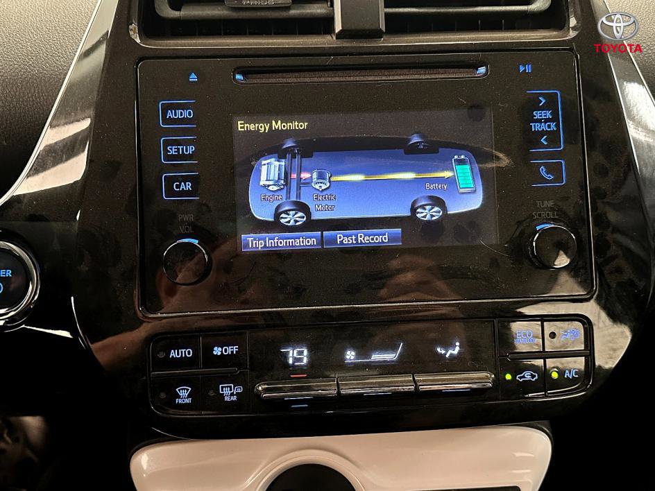 Vehicle image 13 of 22