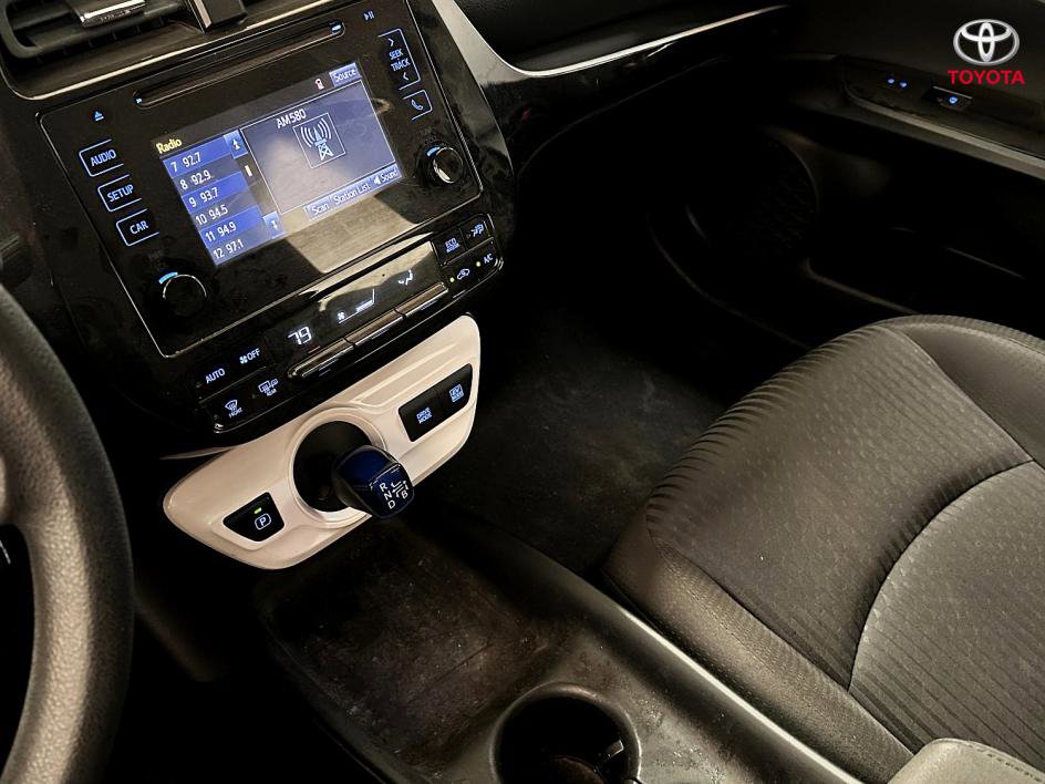 Vehicle image 10 of 22