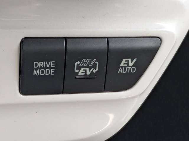 Vehicle image 23 of 31