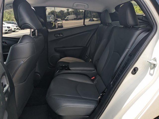 Vehicle image 14 of 31