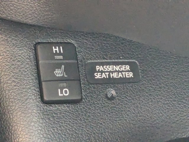 Vehicle image 21 of 31