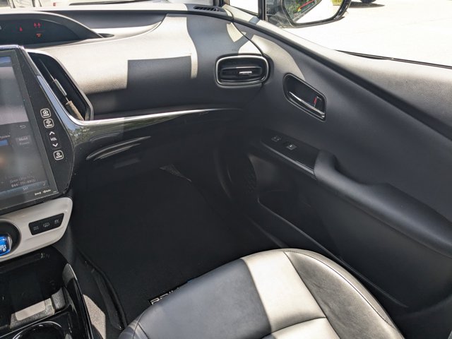 Vehicle image 17 of 31