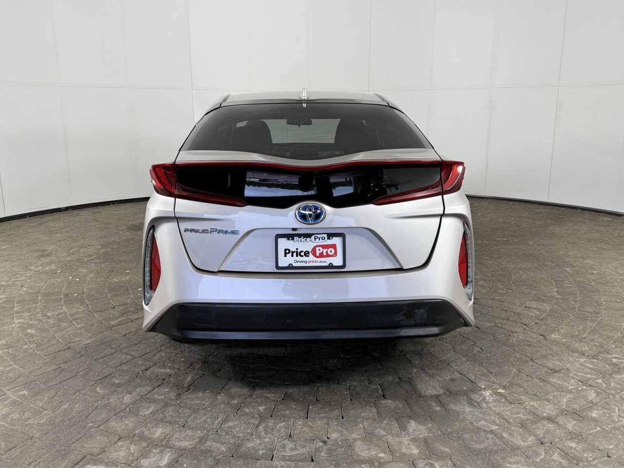 Vehicle image 4 of 14