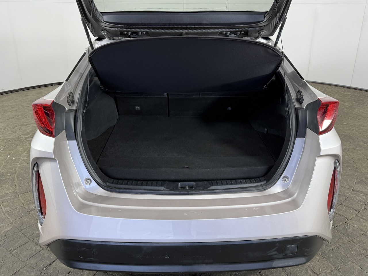 Vehicle image 6 of 14