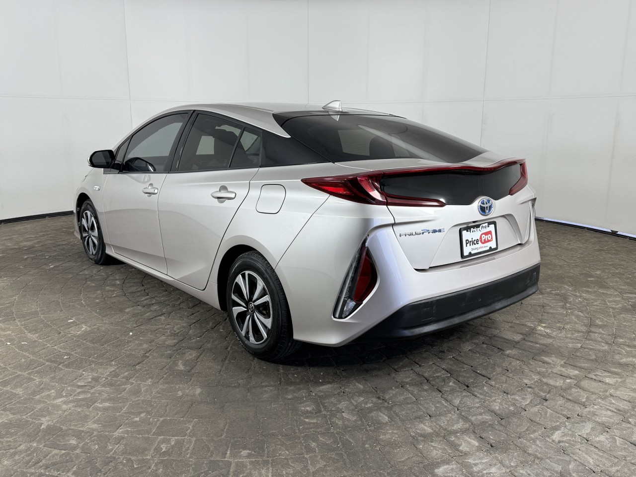 Vehicle image 5 of 14
