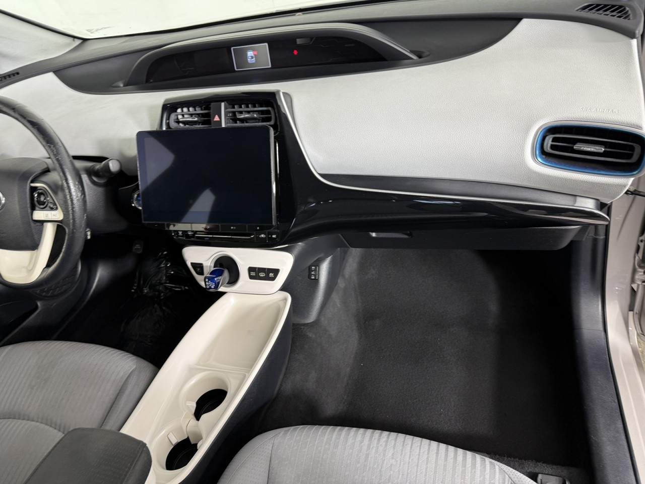 Vehicle image 8 of 14