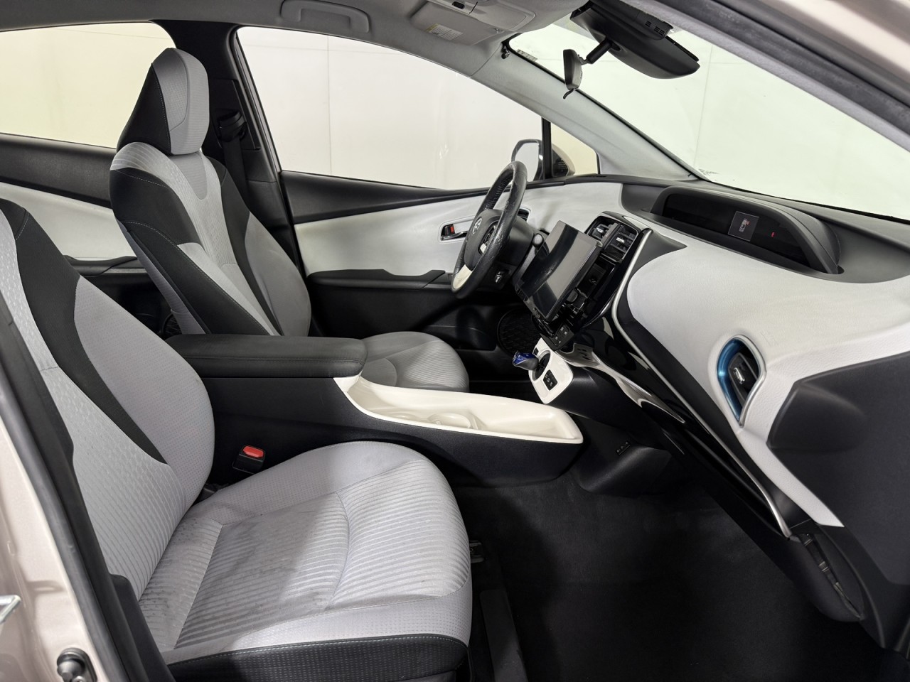 Vehicle image 12 of 14