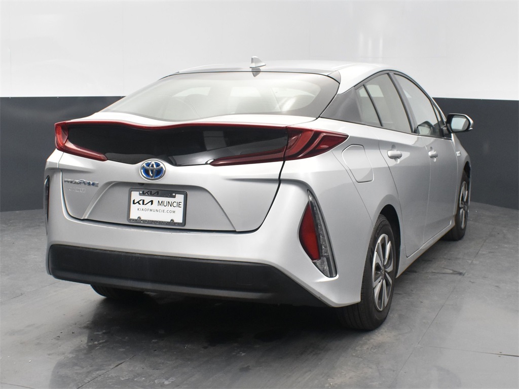 Vehicle image 17 of 50