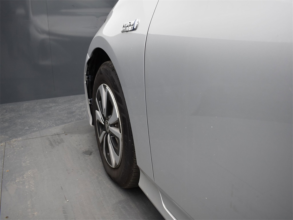 Vehicle image 32 of 50