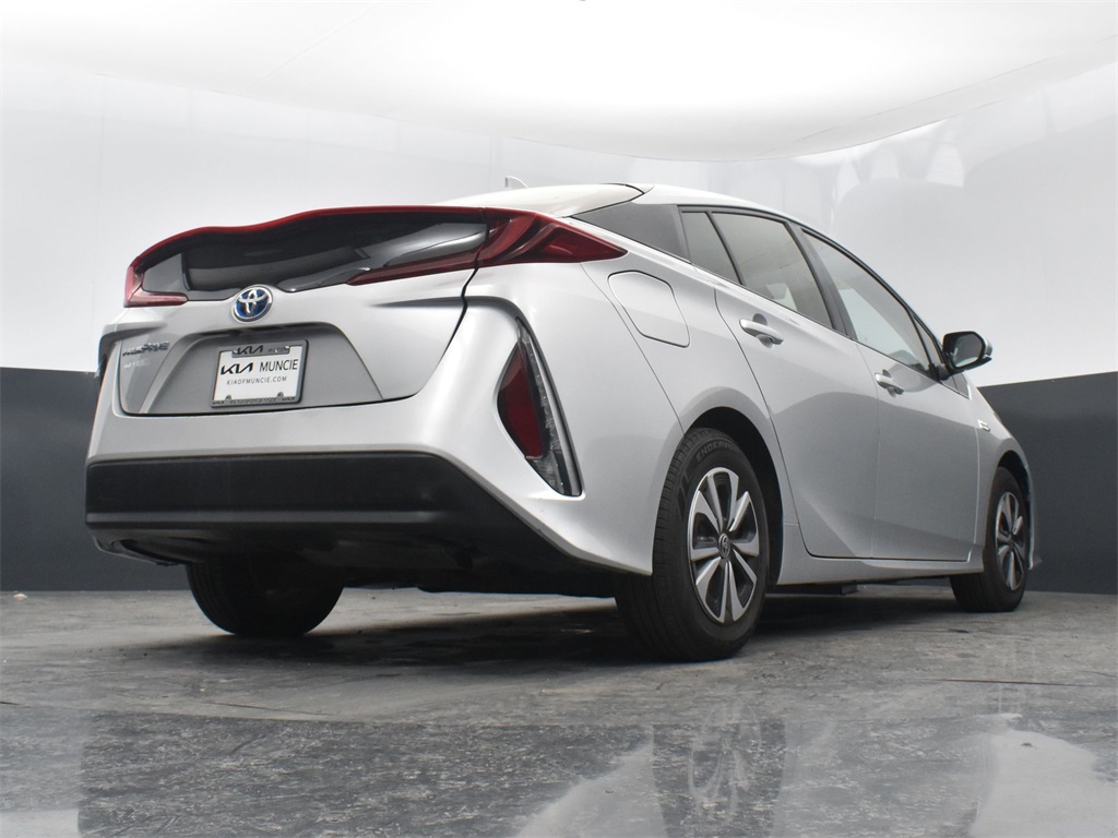 Vehicle image 18 of 50