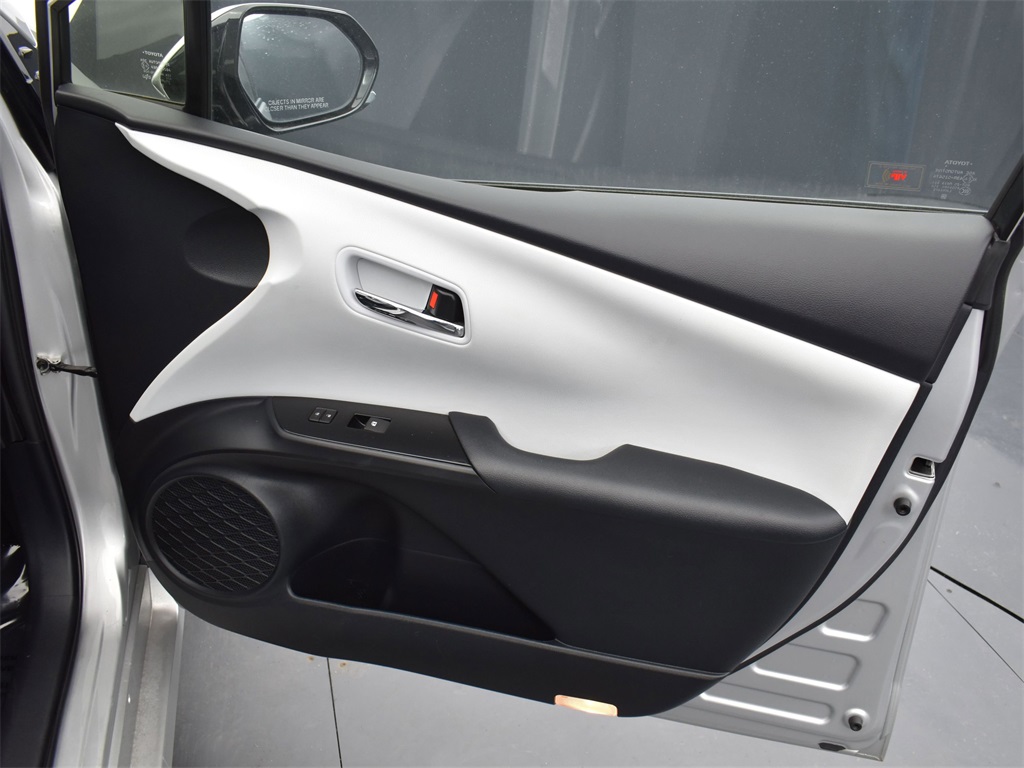 Vehicle image 41 of 50