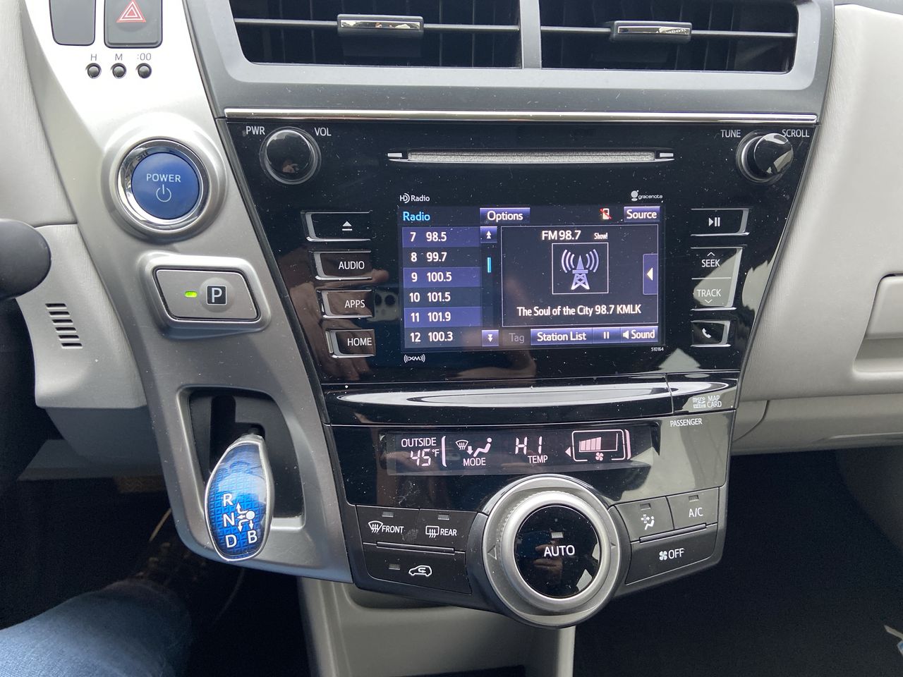 Vehicle image 17 of 25
