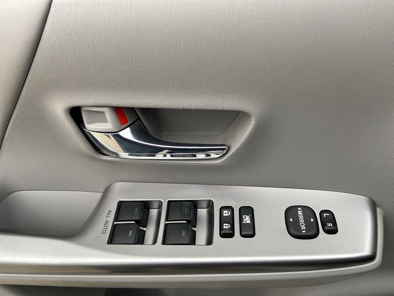 Vehicle image 14 of 25