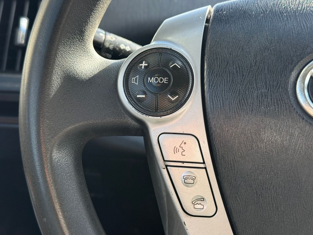 2017 Toyota Prius v Three Image 22 of 28