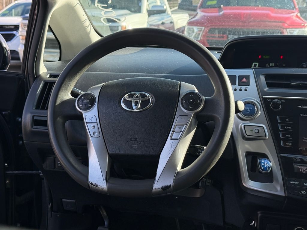 2017 Toyota Prius v Three Image 21 of 28
