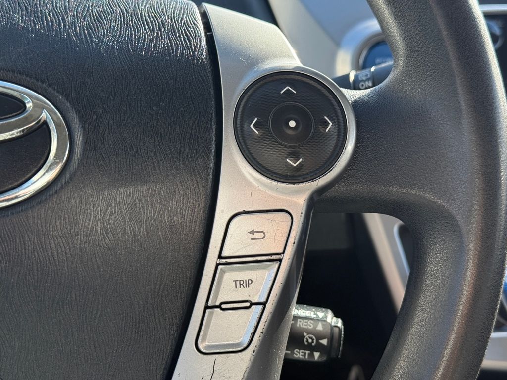 2017 Toyota Prius v Three Image 24 of 28