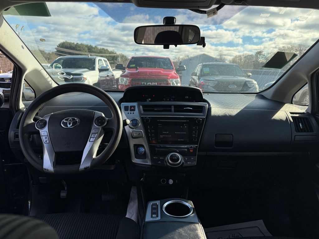 2017 Toyota Prius v Three Image 18 of 28