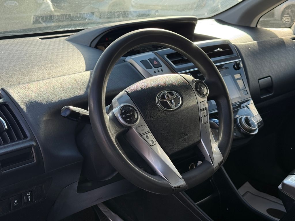 2017 Toyota Prius v Three Image 20 of 28