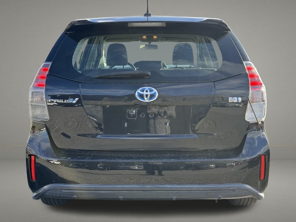 2017 Toyota Prius v Three Image 6 of 28
