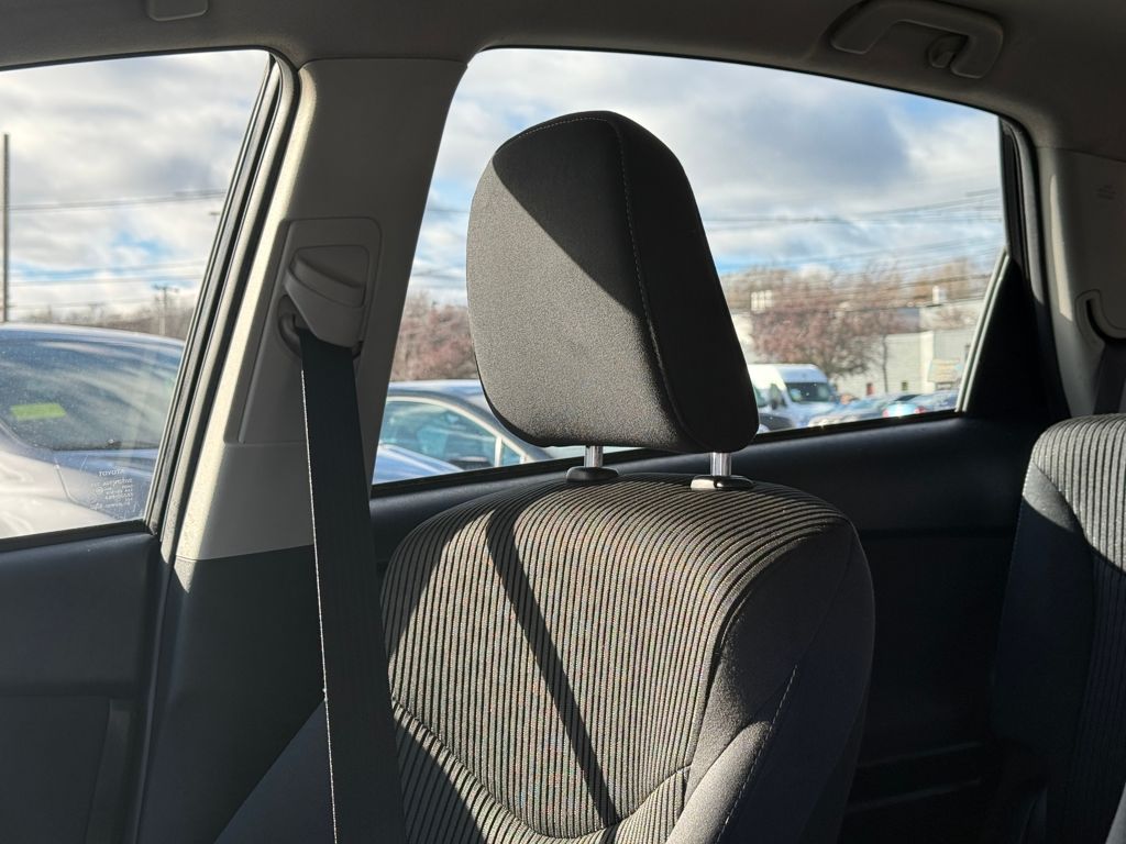 2017 Toyota Prius v Three Image 14 of 28