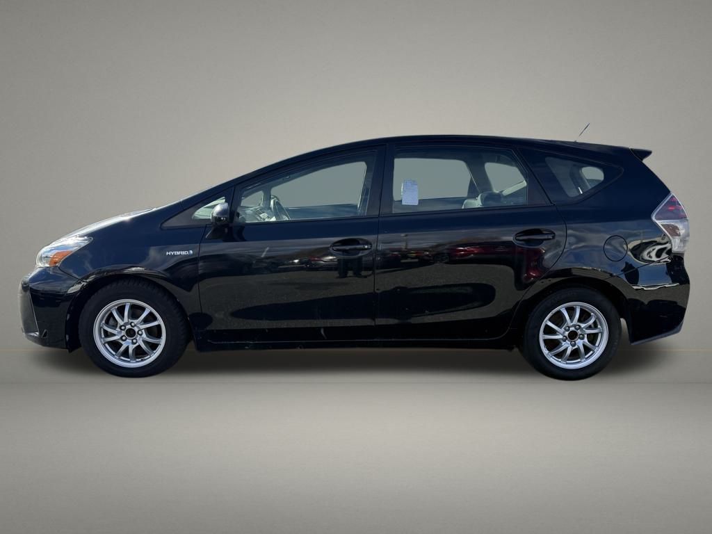2017 Toyota Prius v Three Image 8 of 28