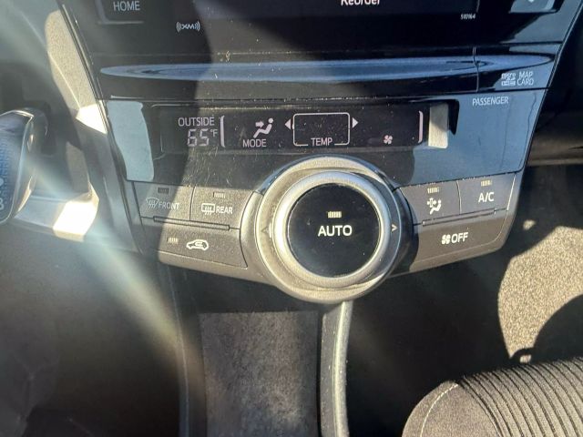 Vehicle image 22 of 34