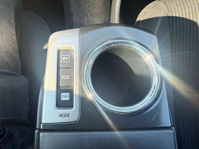 Vehicle image 23 of 34