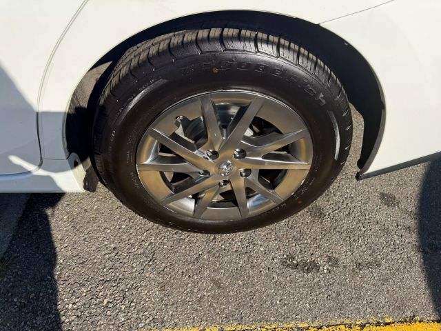 Vehicle image 9 of 34