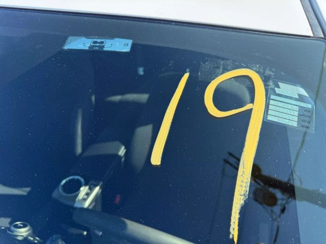 Vehicle image 33 of 34