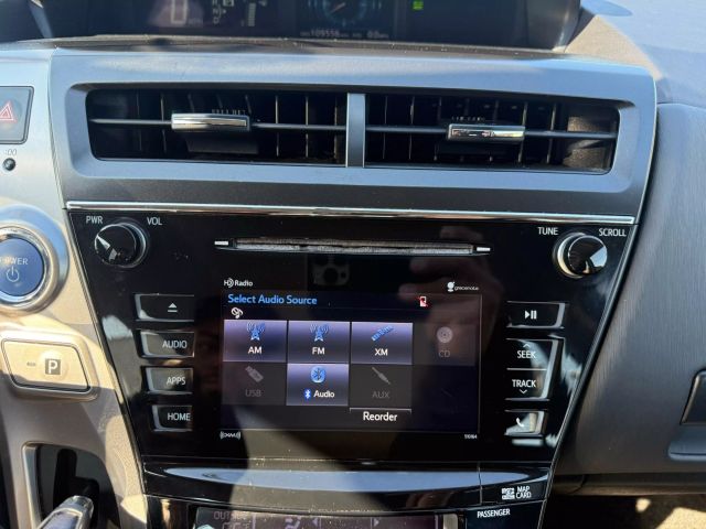 Vehicle image 21 of 34