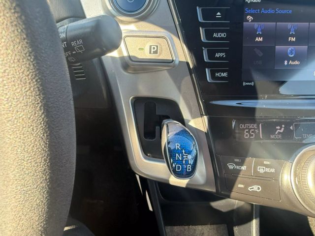 Vehicle image 20 of 34