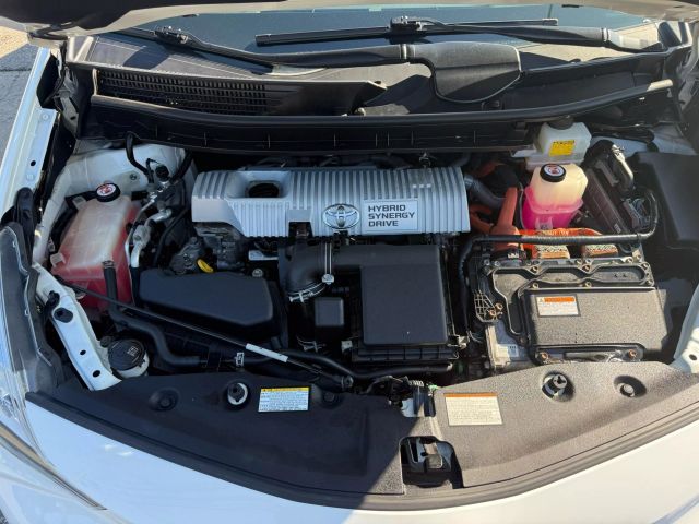 Vehicle image 27 of 34