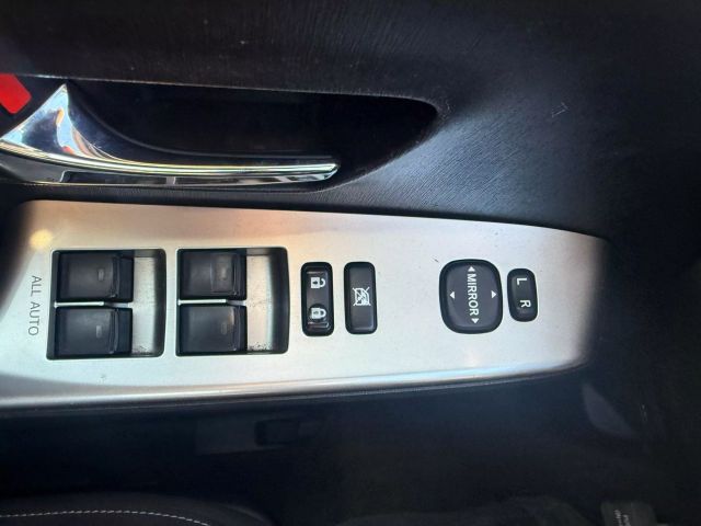 Vehicle image 25 of 34
