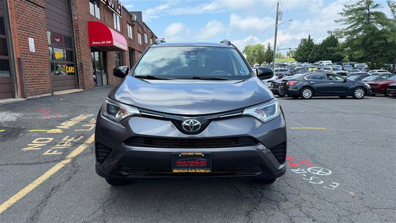 2017 Toyota RAV4 LE Image 2 of 36