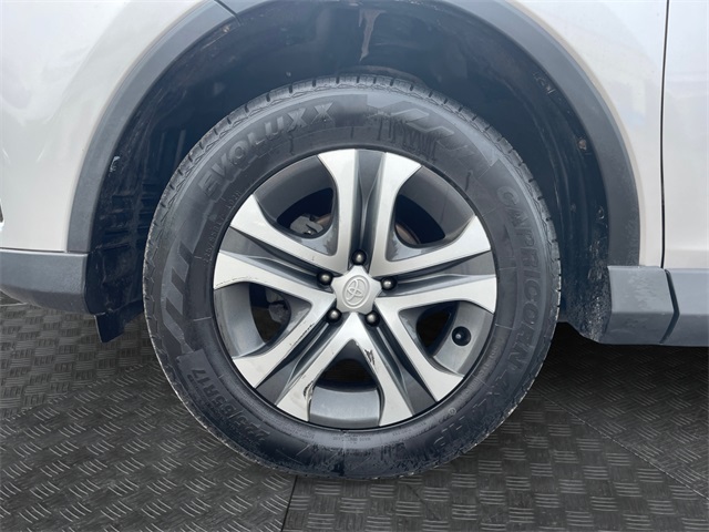 Vehicle image 9 of 15