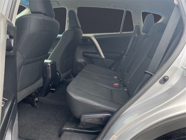 Vehicle image 12 of 15