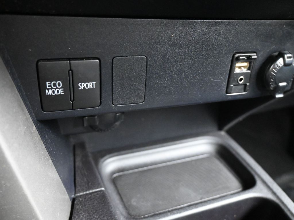 Vehicle image 40 of 61