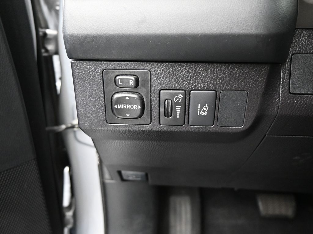 Vehicle image 46 of 61