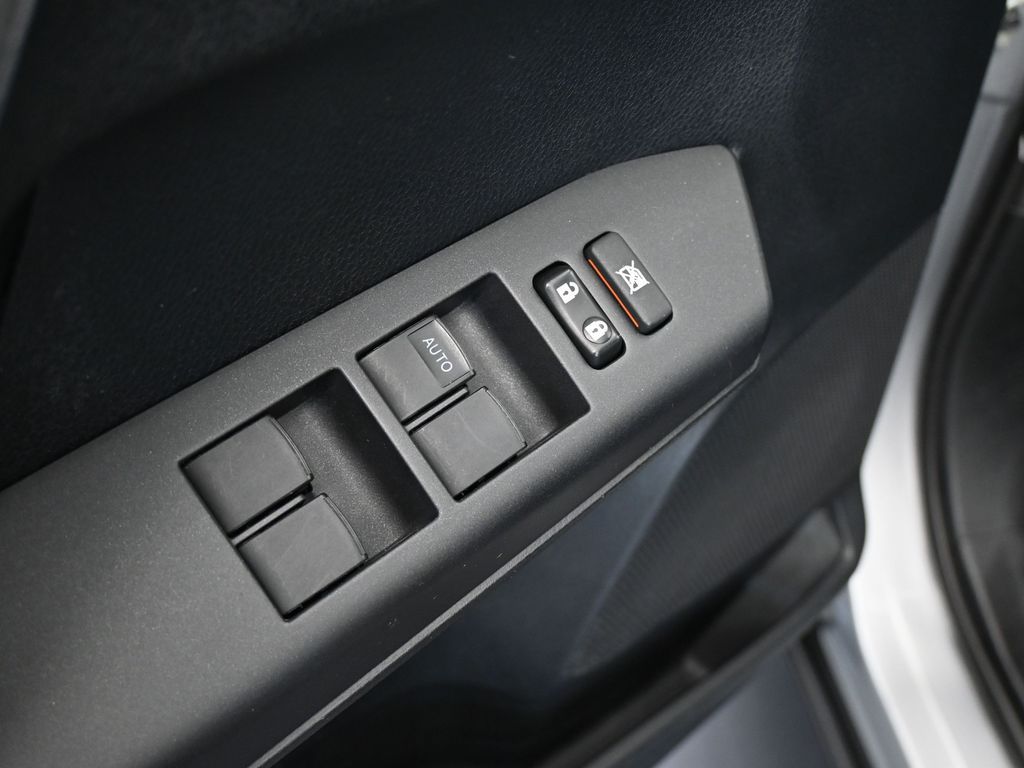 Vehicle image 32 of 61