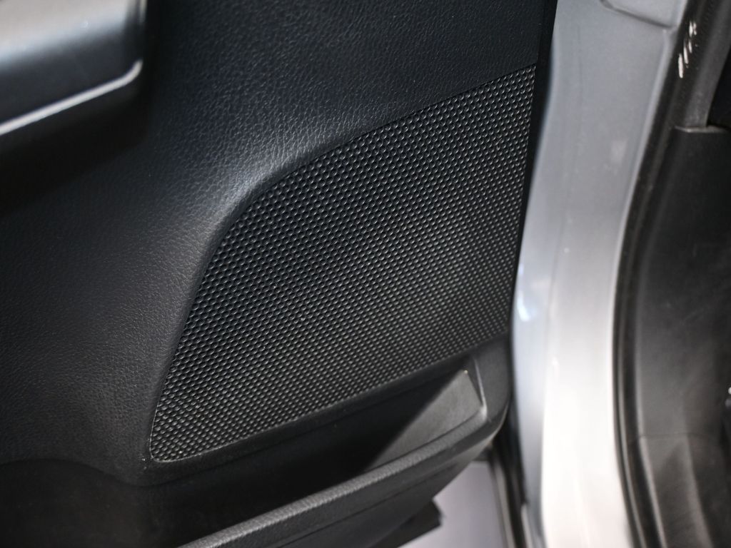 Vehicle image 33 of 61