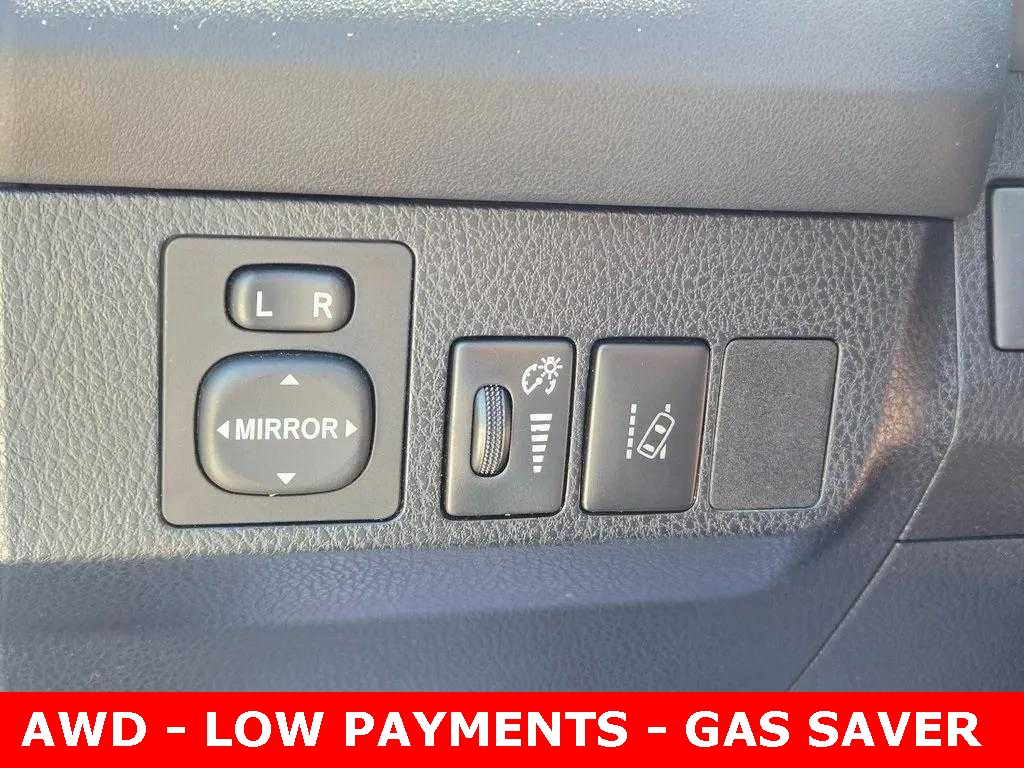 Vehicle image 21 of 33