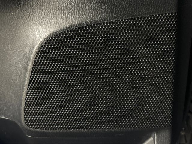 Vehicle image 31 of 43