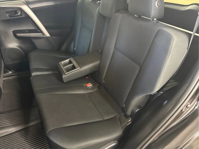 Vehicle image 17 of 43