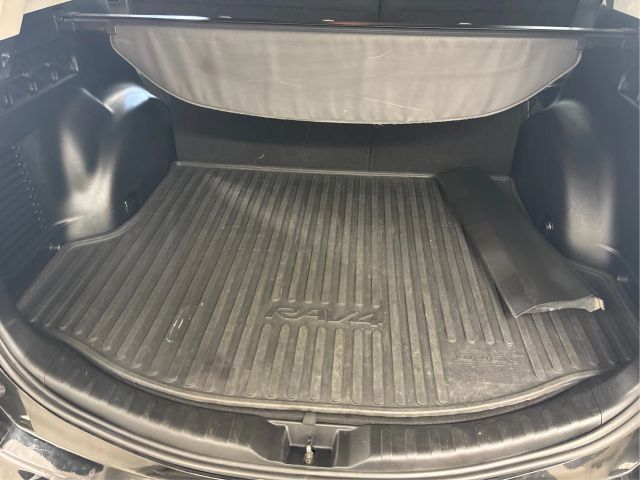 Vehicle image 14 of 43