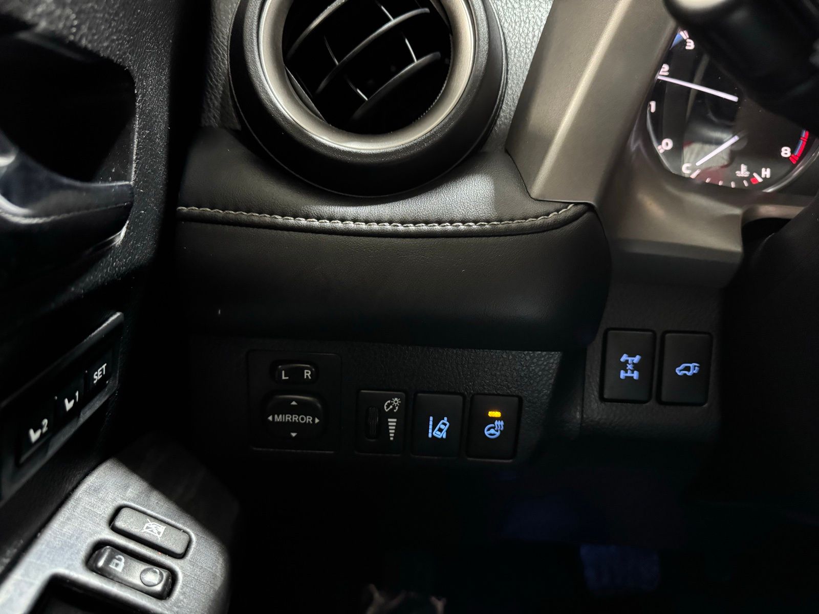 Vehicle image 20 of 28